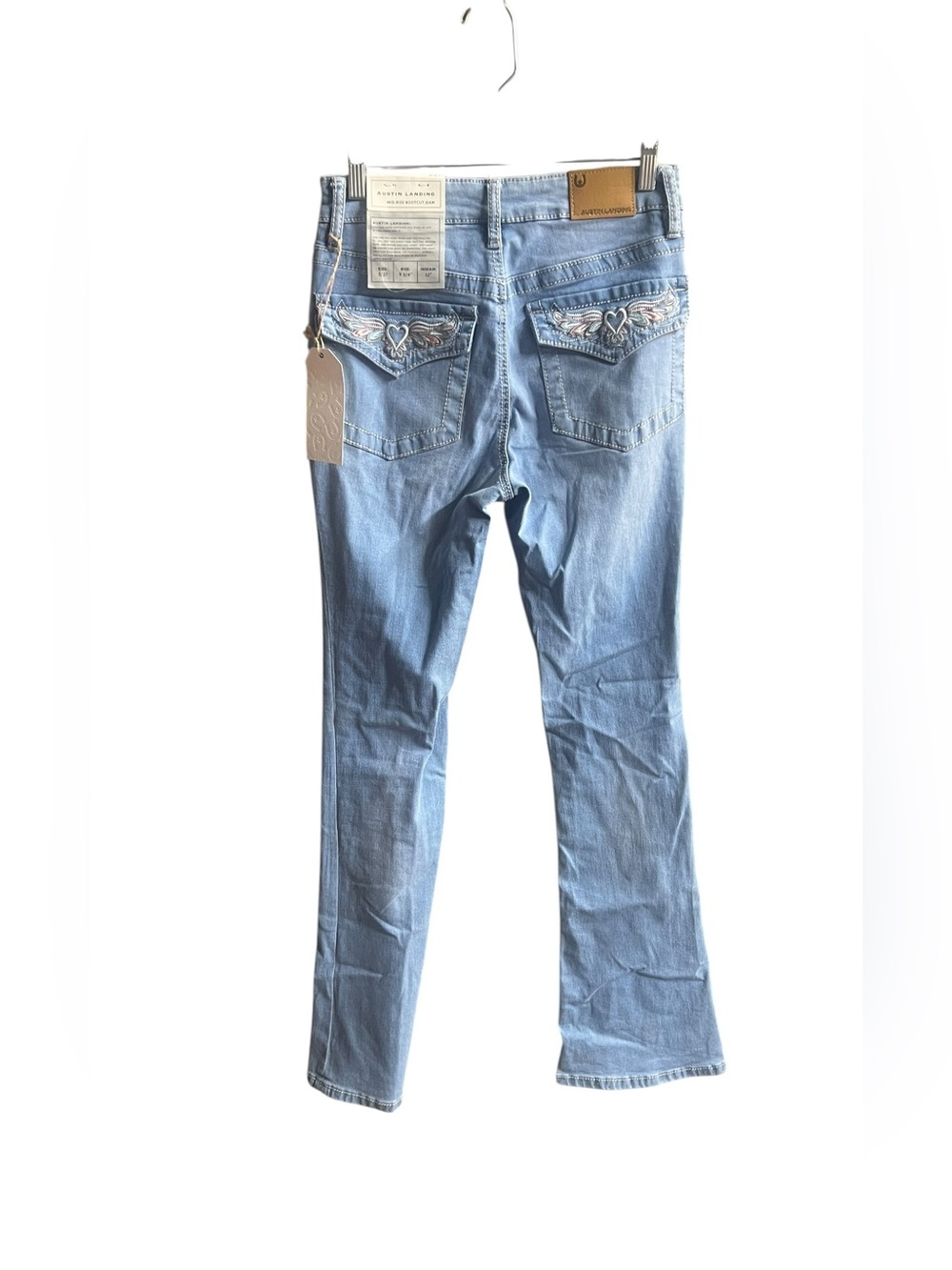Austin Landing L Light Wash Embroidered Back Pocket Women’s bootcut Jeans
